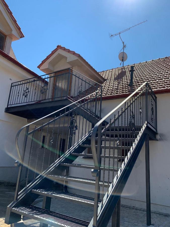 Apartmany In Veritas Mikulov Exterior foto