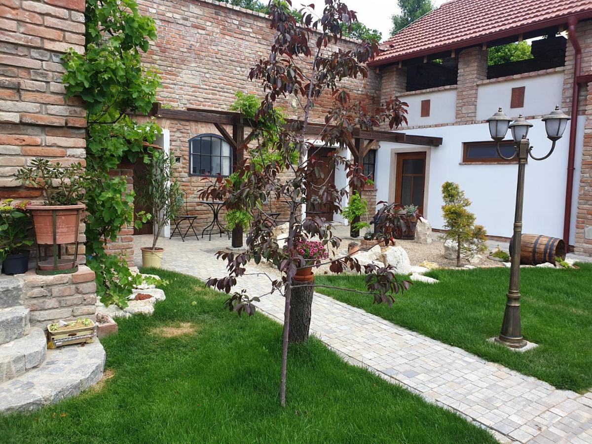 Apartmany In Veritas Mikulov Exterior foto