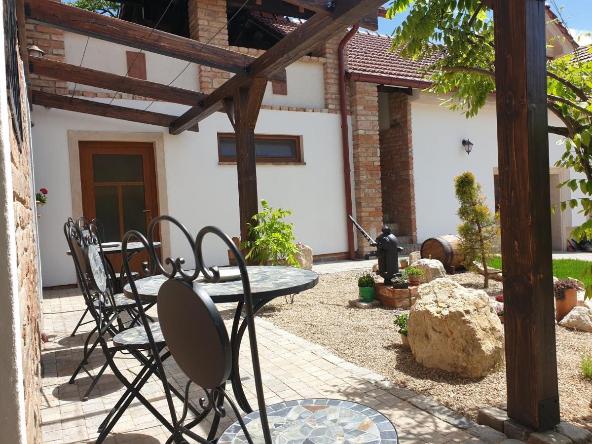 Apartmany In Veritas Mikulov Exterior foto