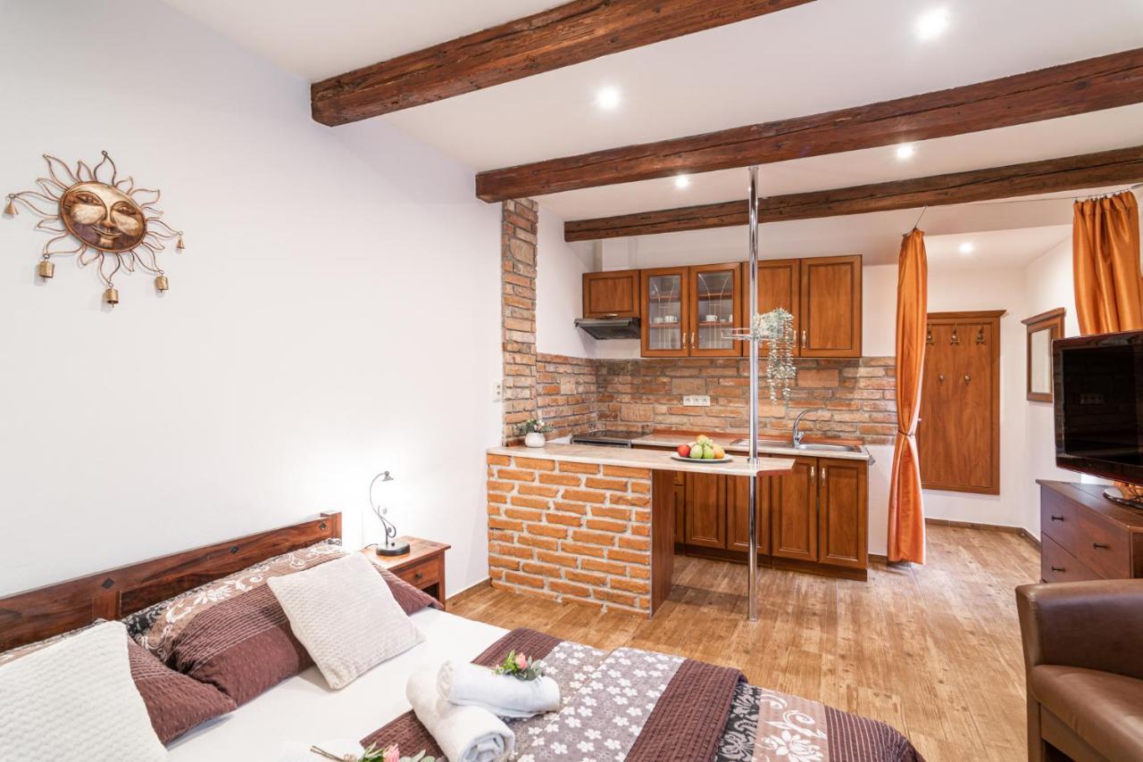 Apartmany In Veritas Mikulov Exterior foto